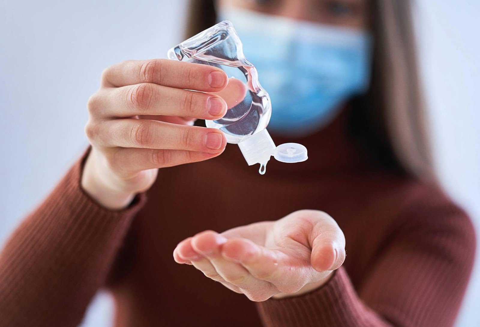 Як херсонкам мінімізувати негативний вплив антисептиків на шкіру рук