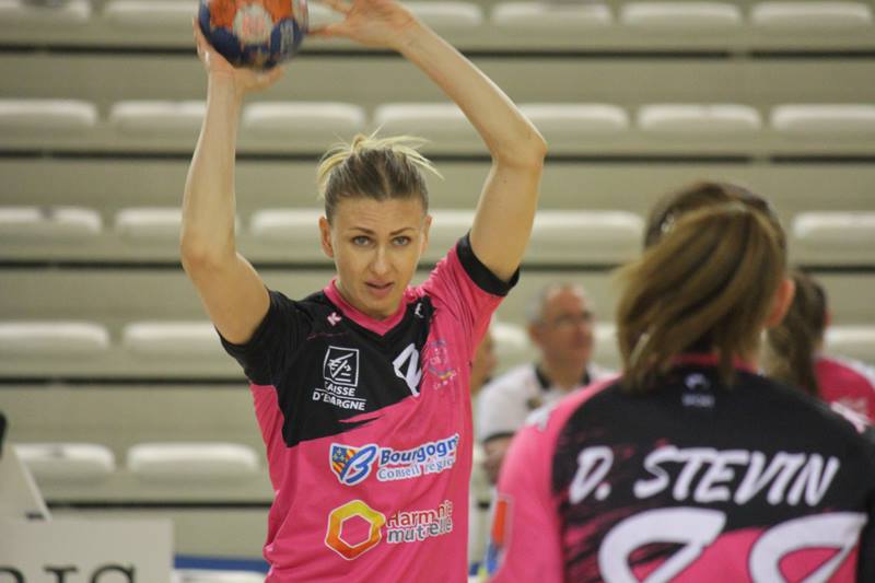 Історія відомої української спортсменки, херсонської гандболістки Анастасії Підпалової