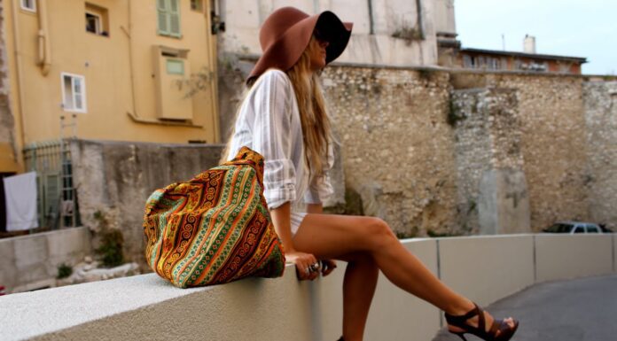 Пляжные аксессуары 2025: сумки, шляпы, парео, которые дополнят ваш образ