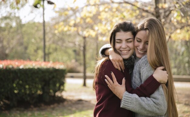 Сила женской дружбы: как поддерживать и укреплять связь с подругами