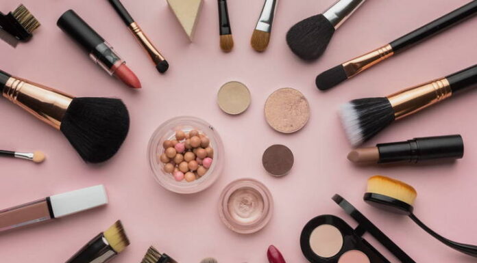 Базовий набір косметики: що дійсно потрібно мати в косметичці кожній жінці
