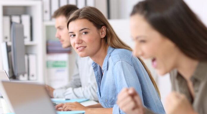 Жіноча заздрість: як перетворити це почуття на мотивацію для власного зростання