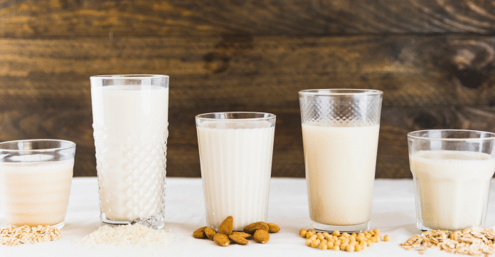 Рослинне молоко: користь і шкода мигдального, вівсяного, соєвого та кокосового – повний гід